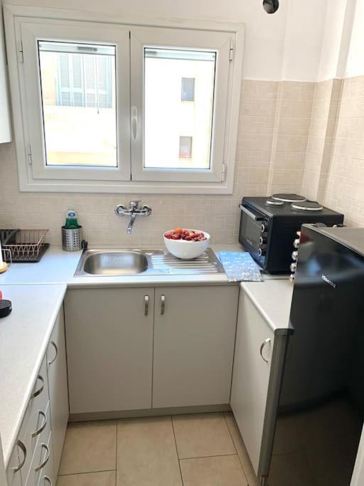 Spacious 4-Bedroom Family Home, 100M From Metro 아테네 외부 사진