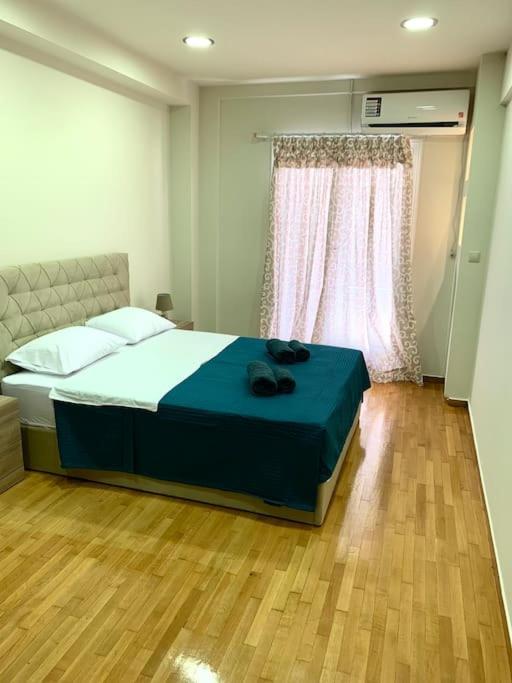 Spacious 4-Bedroom Family Home, 100M From Metro 아테네 외부 사진