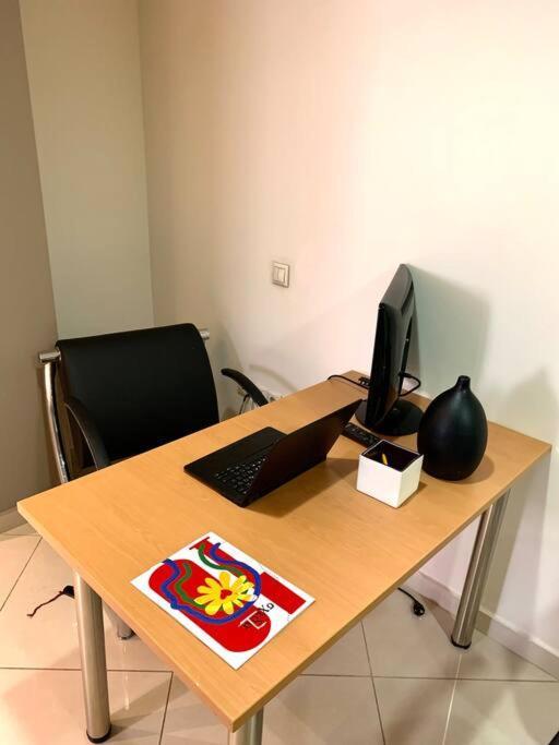 Spacious 4-Bedroom Family Home, 100M From Metro 아테네 외부 사진